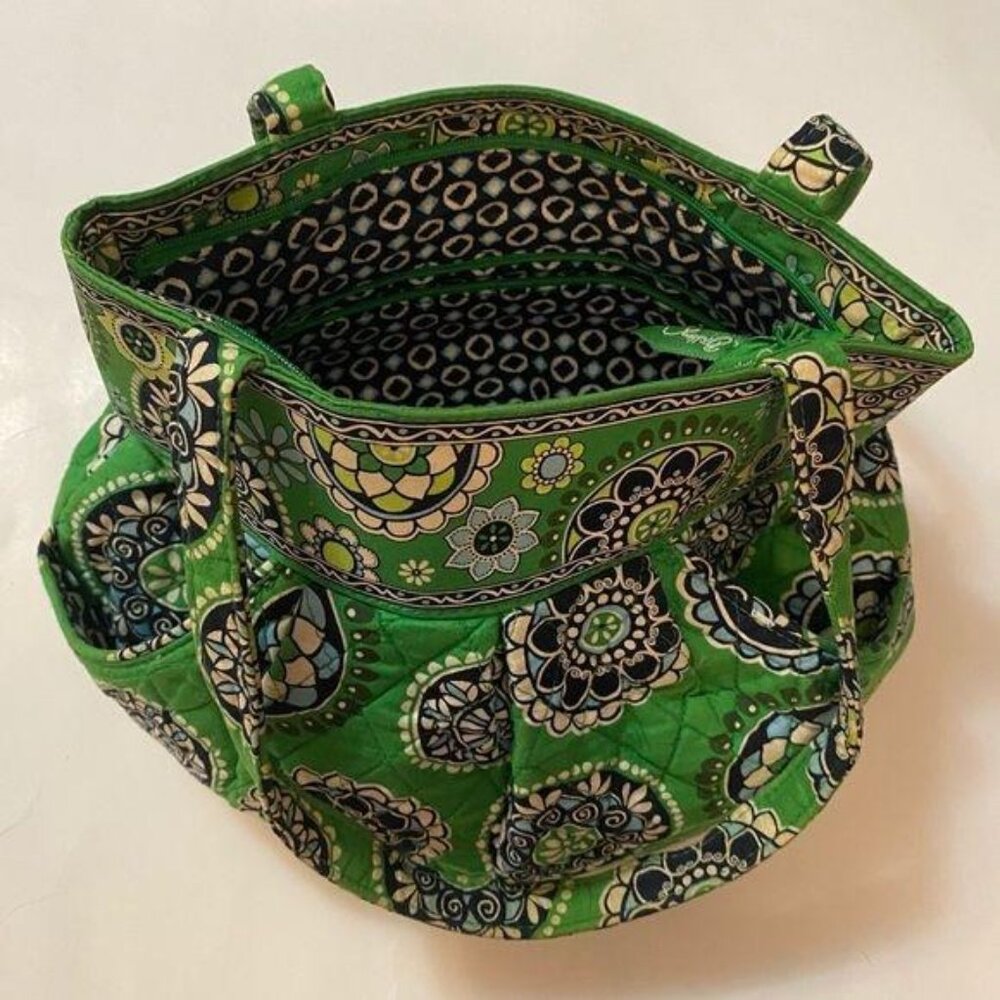 Vera Bradley Shoulder Bag Cupcakes Pattern - Picture 2 of 6